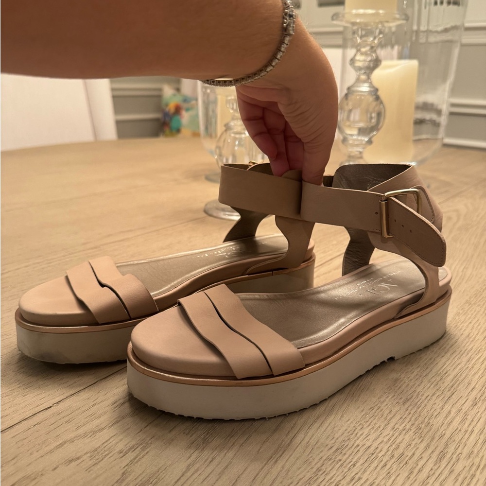 AGL (Attilio Giusti Liombruni) Beige Platform Sandals